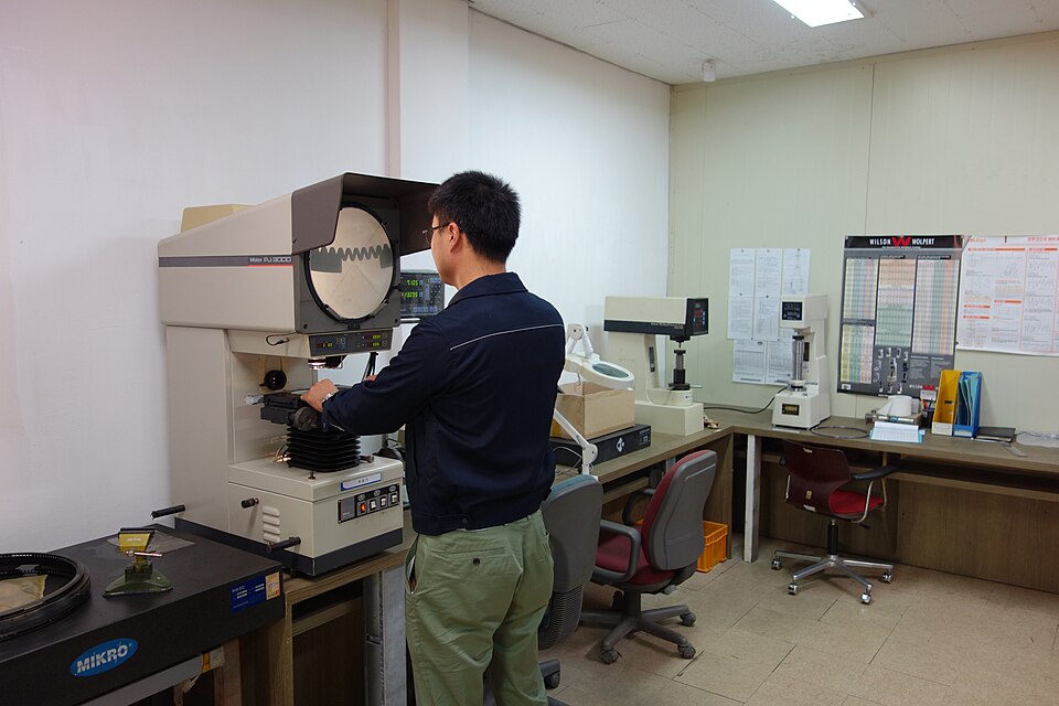 Profile Projector (Optical Comparator)
